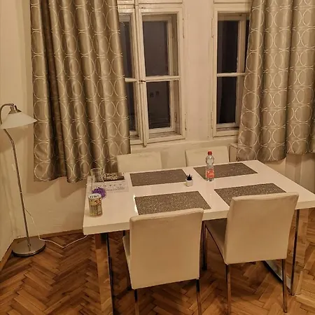 2 Rooms, For 6 People, 58m². Quiet, Nice! Fully Furnished, Air Conditioning, Fireplace! 1, Center, 7min Walk To Wenceslas Square, 5min Walk To River Vltava. Spalena Street № 9, Nove Mesto
