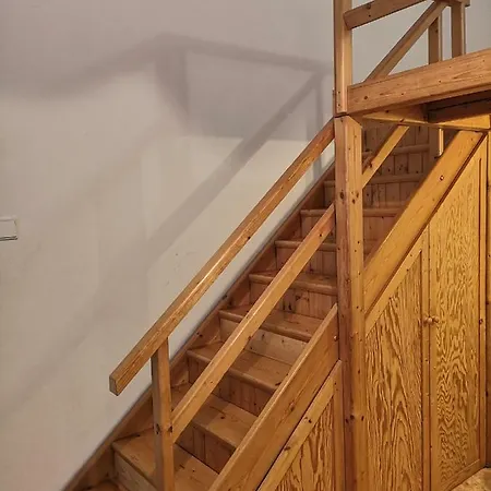 Apartman 2 Rooms, For 6 People, 58m². Quiet, Nice! Fully Furnished, Air Conditioning, Fireplace! 1, Center, 7min Walk To Wenceslas Square, 5min Walk To River Vltava. Spalena Street № 9, Nove Mesto Prága