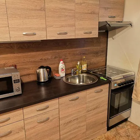 2 Rooms, For 6 People, 58m². Quiet, Nice! Fully Furnished, Air Conditioning, Fireplace! 1, Center, 7min Walk To Wenceslas Square, 5min Walk To River Vltava. Spalena Street № 9, Nove Mesto Prága